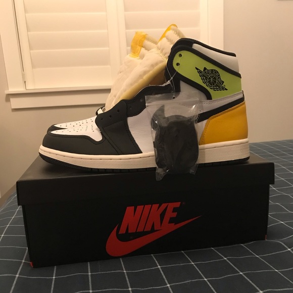 Jordan 1 Retro High Volt Gold - Picture 5 of 5